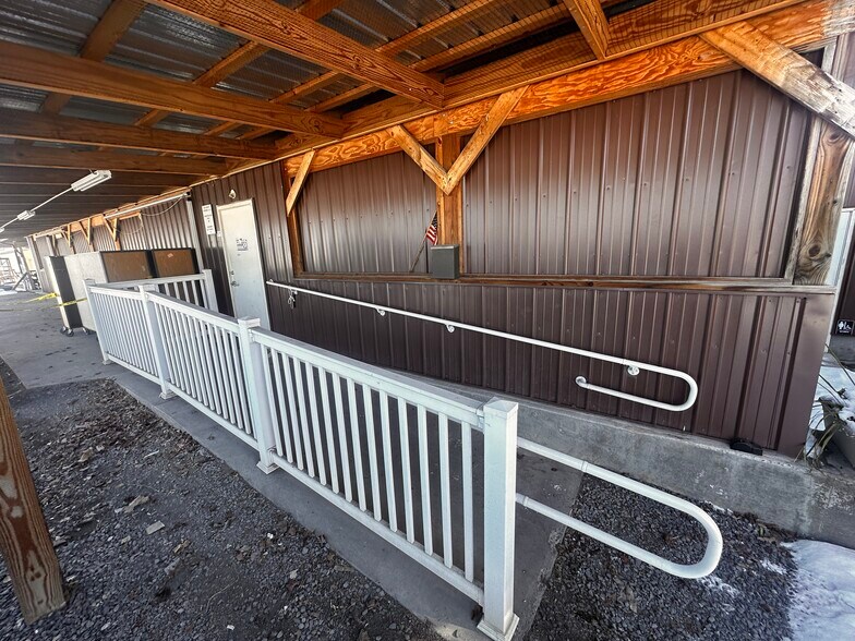 More Photos Of 522A S Main St, Broadway Flex For Sale