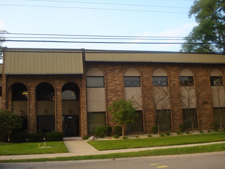 More Photos Of 2833 Lincoln St, Highland Office For Lease