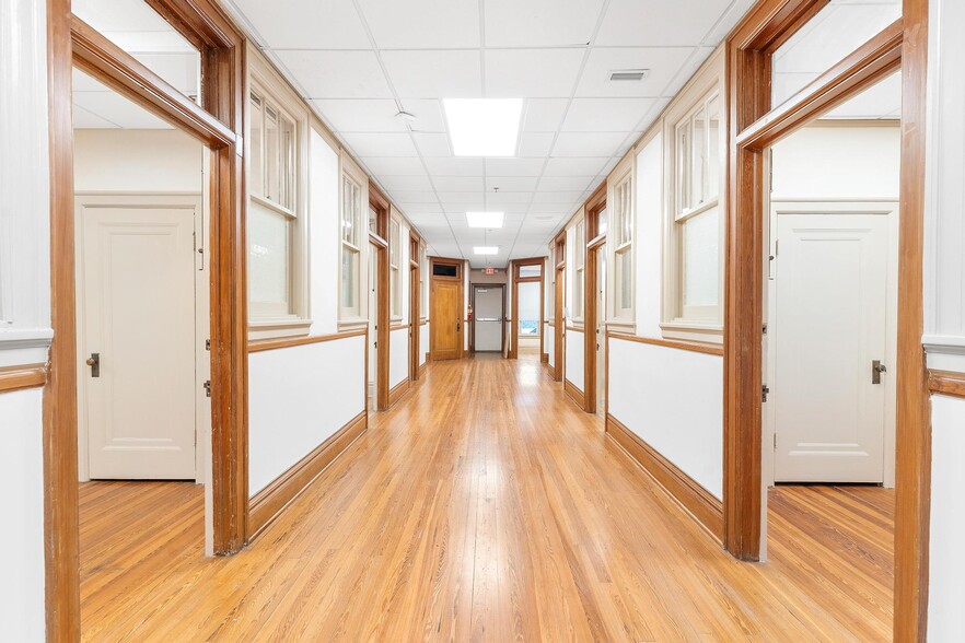 More Photos Of 410 W Main St, Leesburg Office For Lease