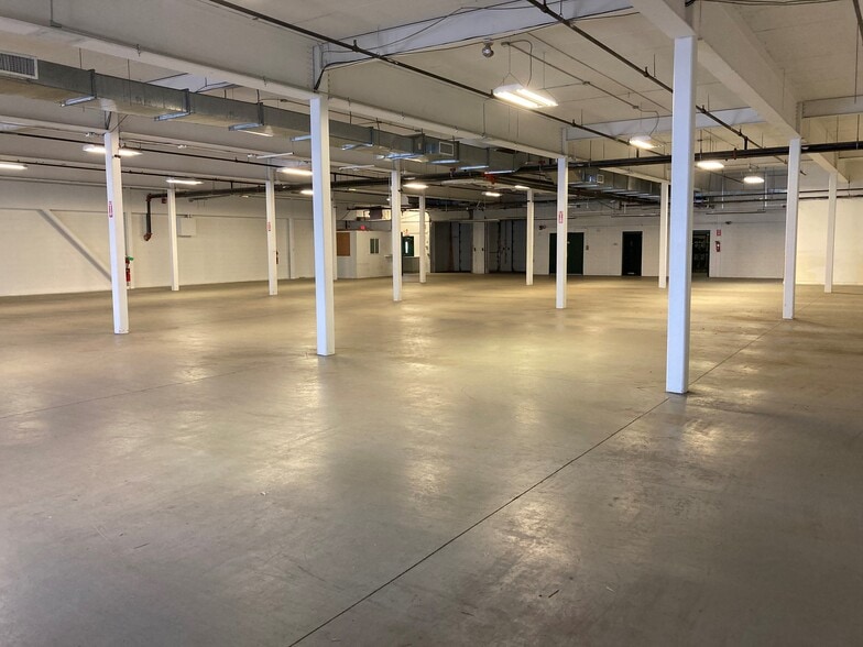 More Photos Of 53-101 Venturi Ave, Warwick Distribution For Lease