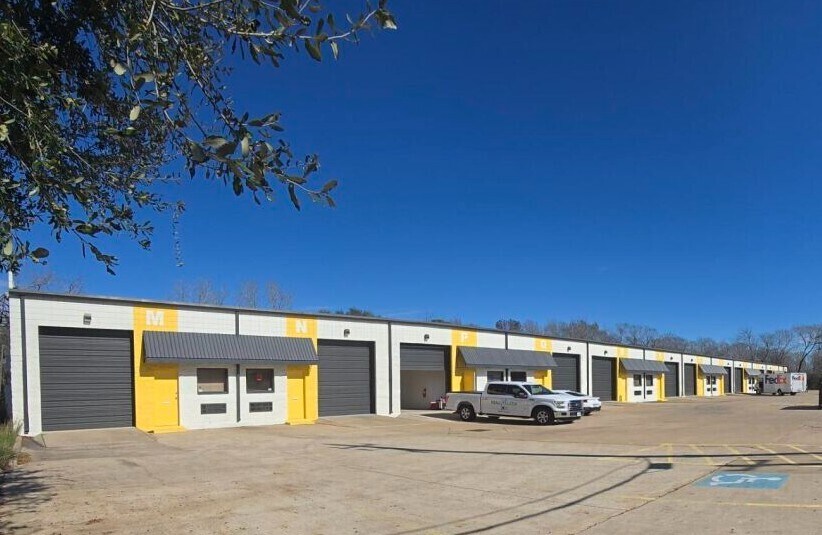 Primary Photo Of 6831 Broadway St, Pearland Warehouse For Lease