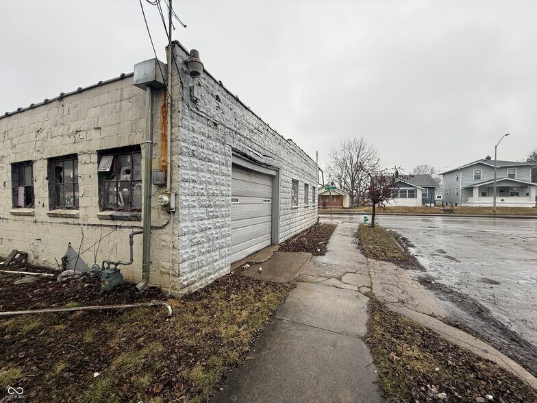 More Photos Of 3823 E 10th St, Indianapolis Freestanding For Sale