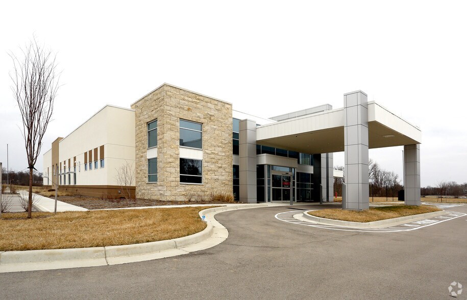 More Photos Of 6139 Promenade Shops Blvd, Noblesville Hospital For Sale