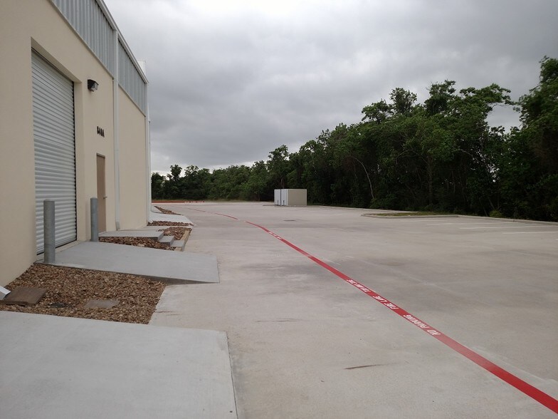 More Photos Of 850 Lawrence Rd, League City Light Distribution For Sale