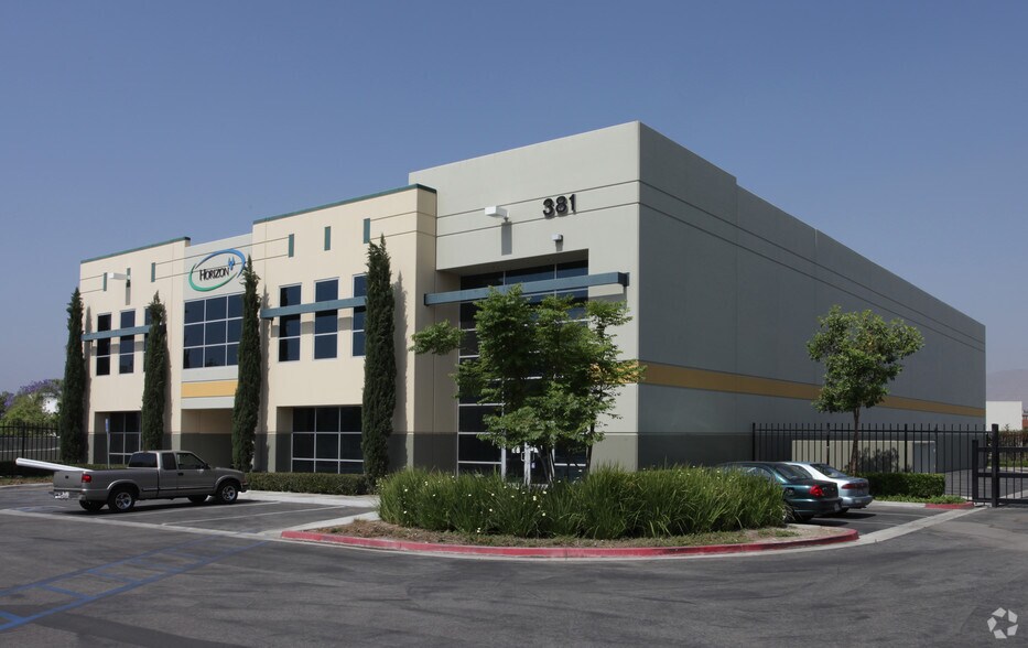 Primary Photo Of 381 N Main St, Riverside Manufacturing For Lease