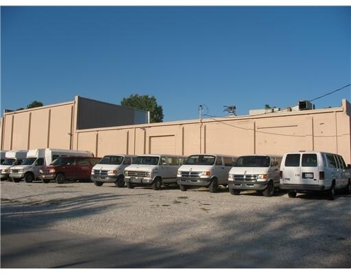 More Photos Of 701 5th St SE, Bentonville Warehouse For Sale