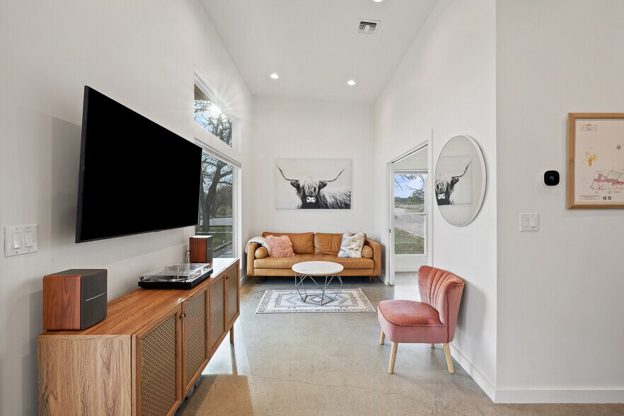 More Photos Of 444 Klein Rd, Stonewall Flex For Sale