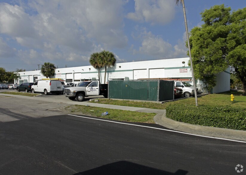 More Photos Of 14220-14270 NE 18th Ave, North Miami Warehouse For Lease