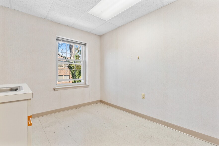 More Photos Of 50 S Franklin Tpke, Ramsey Medical For Lease