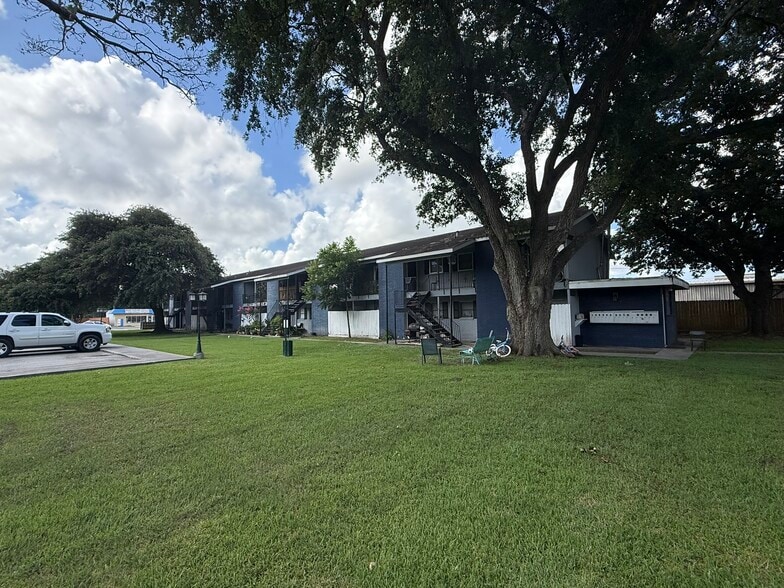 More Photos Of 1101 E Main St, League City Apartments For Sale