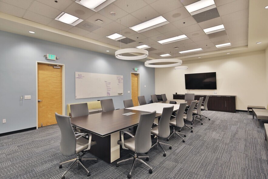 More Photos Of 25128-25129 Rye Canyon Loop, Valencia Flex For Lease