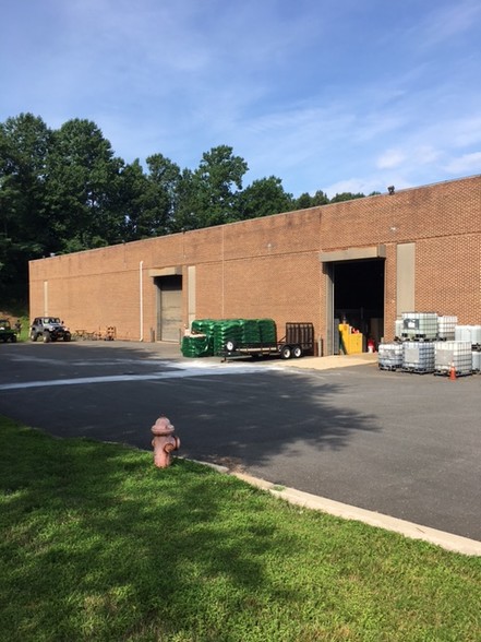 More Photos Of 831 Follin Ln SE, Vienna Flex For Lease