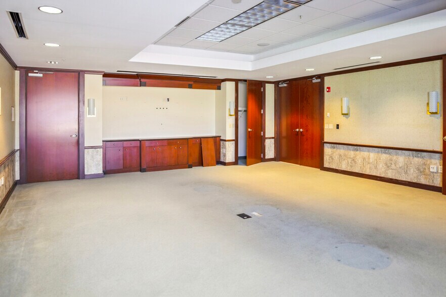 More Photos Of 6005 Fair Lakes Rd, East Syracuse Office For Sale