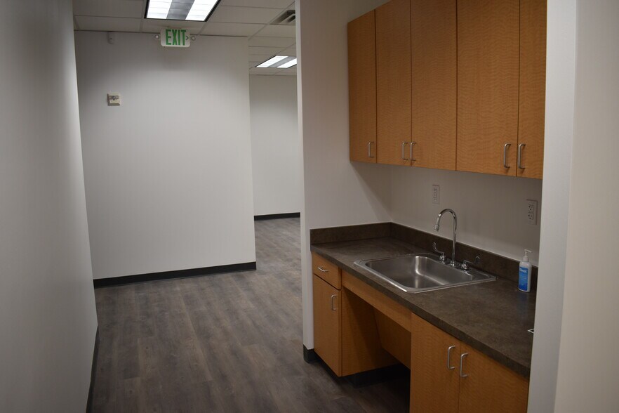 More Photos Of 16610 N Dallas Pky, Dallas Unknown For Lease