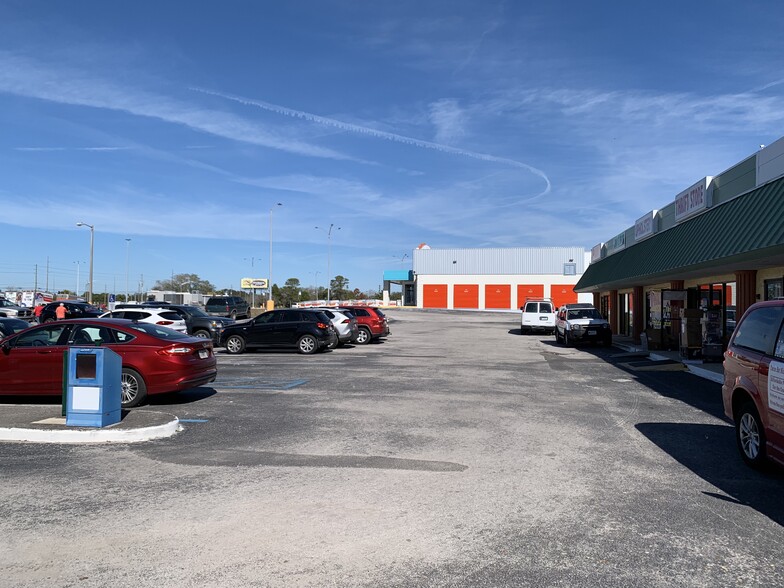 More Photos Of 12340-12384 US Highway 19, Hudson Storefront For Lease
