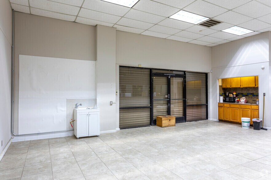 More Photos Of 1701 30th St, Bakersfield Freestanding For Sale