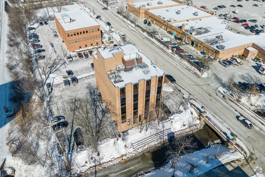 More Photos Of 1240 Meadow Rd, Northbrook Medical For Lease