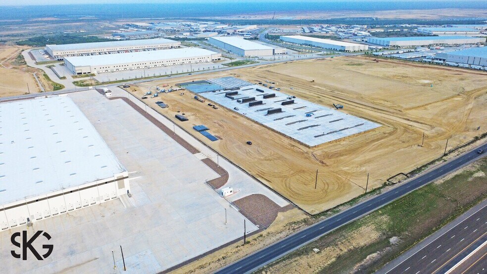 More Photos Of 1031 Northway Ln, Laredo Warehouse For Lease