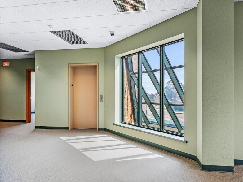 More Photos Of 2205 Forest Ave, Two Rivers Office Residential For Sale