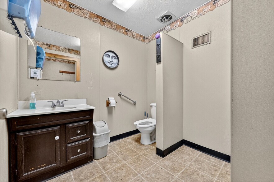 More Photos Of 1281 OH-183, Atwater Restaurant For Sale