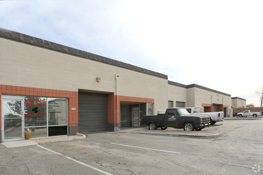 More Photos Of 7621 N 67th Ave, Glendale Warehouse For Lease