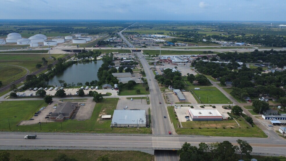 More Photos Of 230 Moody Rd, Sealy Freestanding For Lease