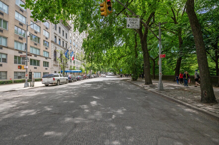 More Photos Of 19 E 75th St, New York Storefront Retail Office For Sale