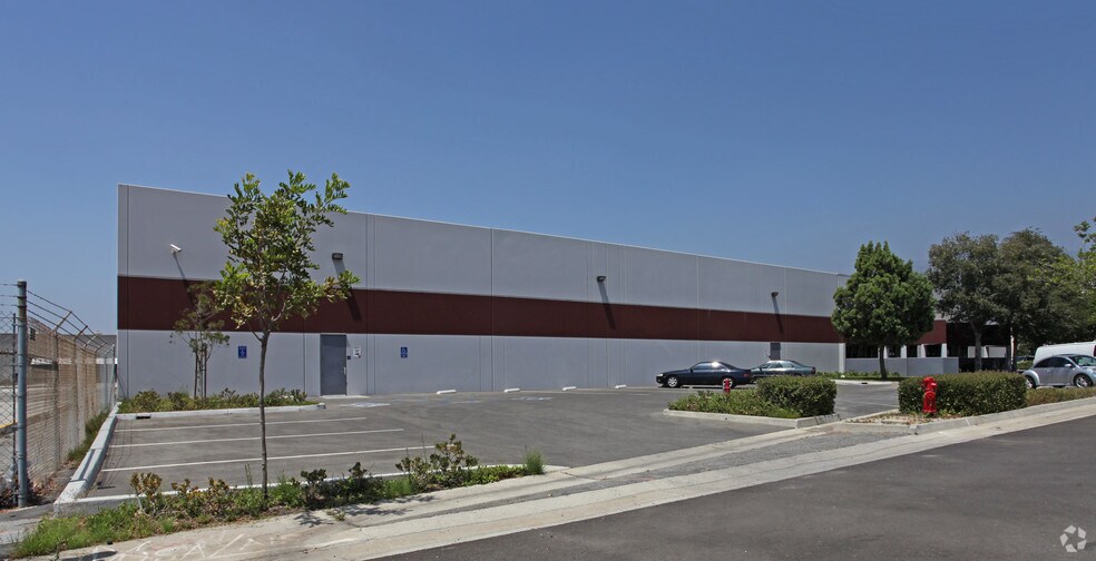 More Photos Of 411 N Aerojet Dr, Azusa Manufacturing For Lease