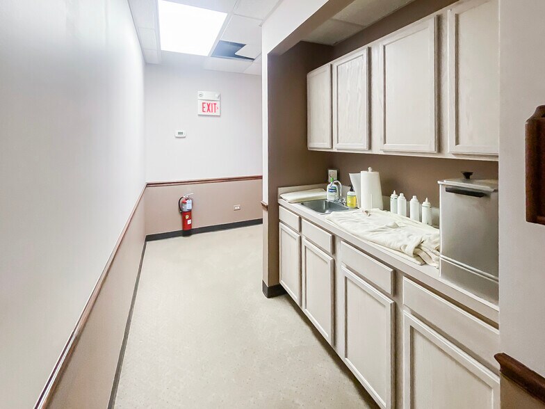 More Photos Of 1 Tiffany Pt, Bloomingdale Medical For Sale