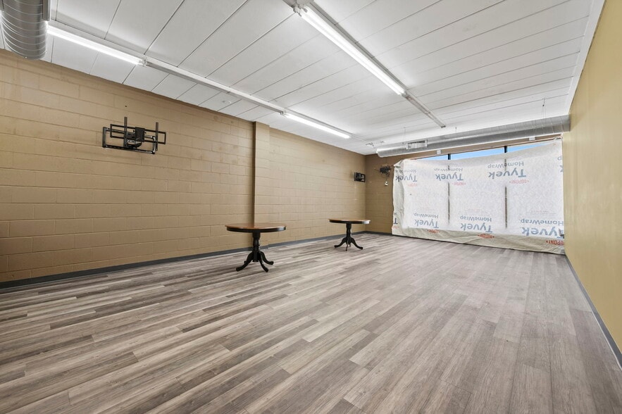 More Photos Of 755 N Snelling Ave N, Saint Paul Storefront For Lease