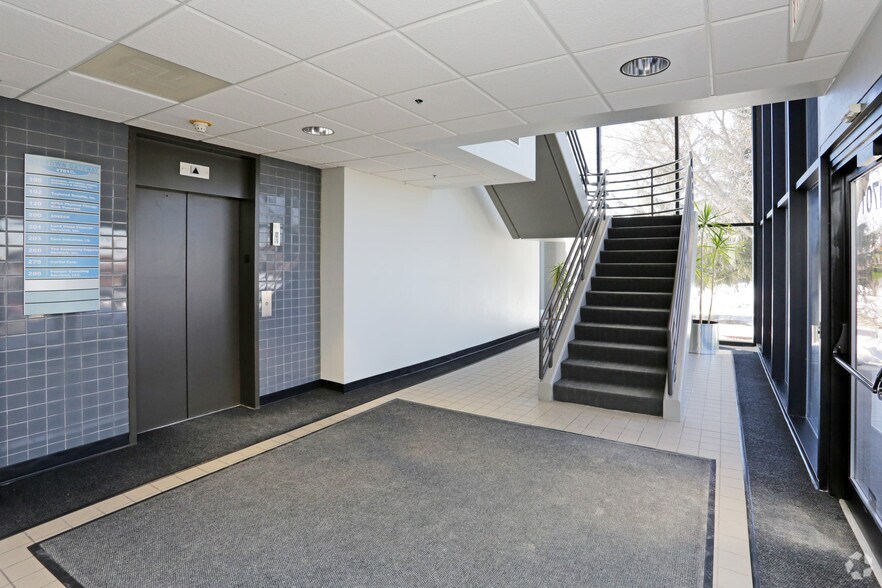 More Photos Of 1701 48th St, West Des Moines Office For Lease