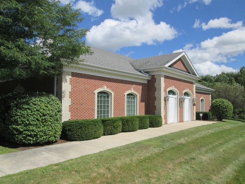 More Photos Of 2075 Blackberry Dr, Geneva Medical For Lease