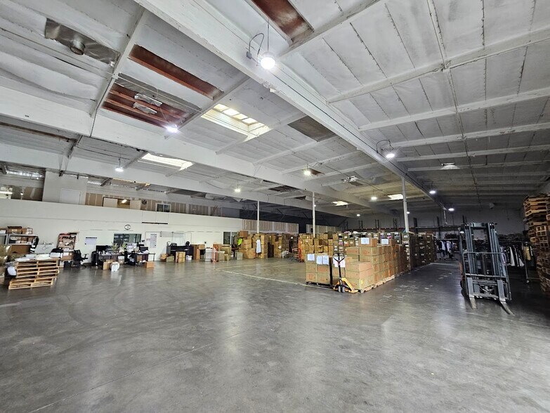 More Photos Of 2027 Laura Ave, Huntington Park Manufacturing For Lease