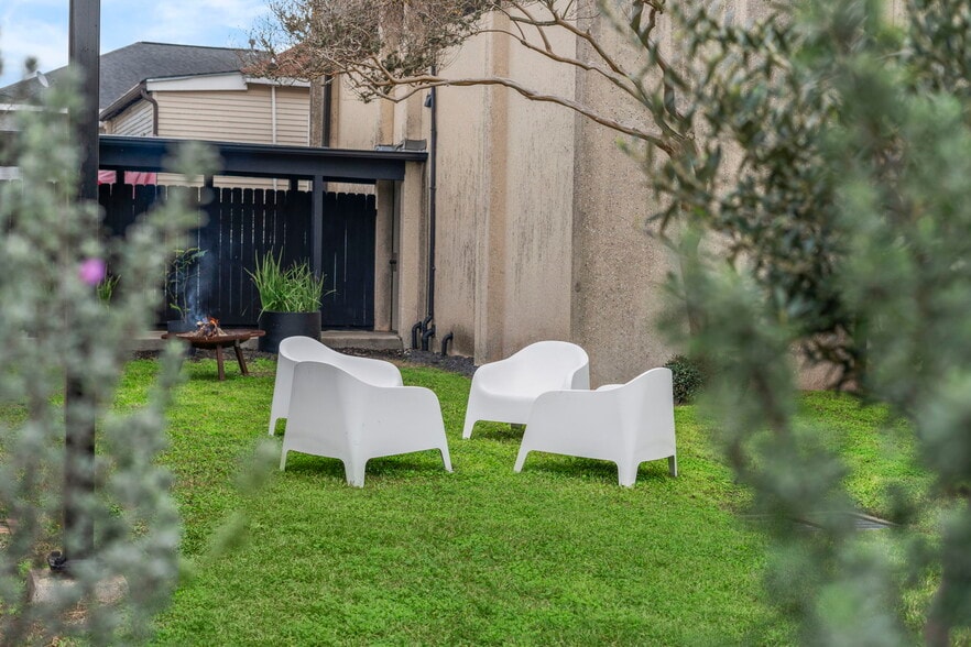 More Photos Of 4720 Avenue O 1/2, Galveston Showroom For Sale