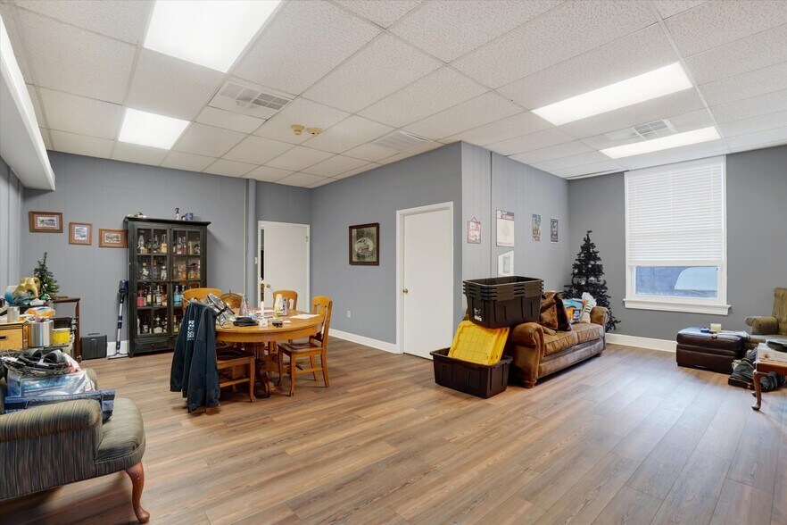 More Photos Of 1638 E Market St, York Flex For Sale
