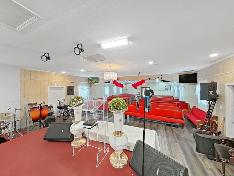 More Photos Of 3201 E Genessee St, Tampa Religious Facility For Sale