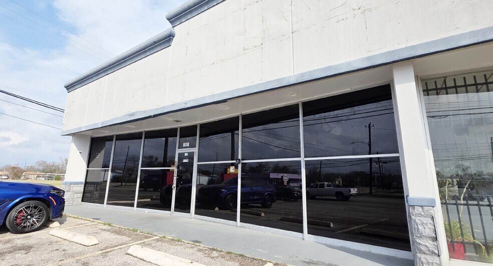 More Photos Of 1801 Shaver St, Pasadena General Retail For Lease