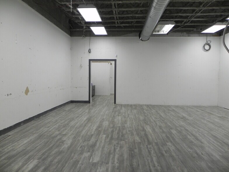 More Photos Of 3627-3645 Boul Des Sources, Dollard-des-Ormeaux Storefront Retail Office For Lease