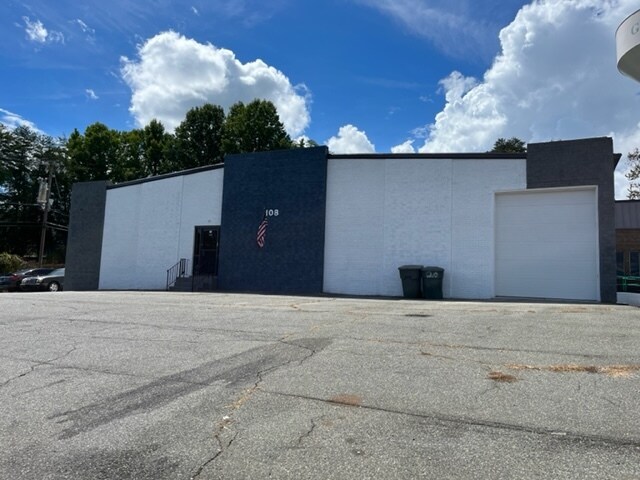 More Photos Of 108 S Walnut Cir, Greensboro Warehouse For Sale
