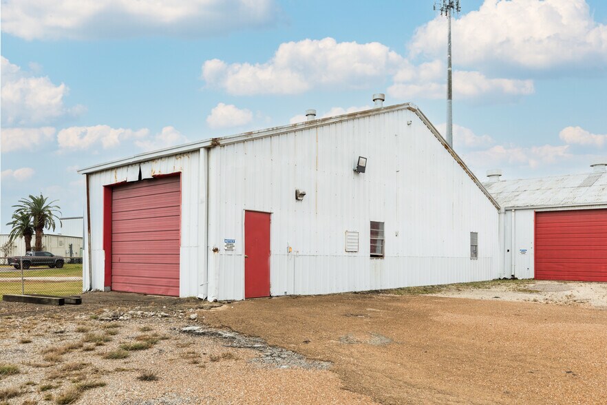 More Photos Of 2309 Zapata St, Freeport Warehouse For Lease