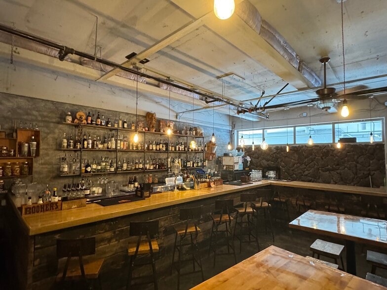 Primary Photo Of 675 Auahi St, Honolulu Restaurant For Lease