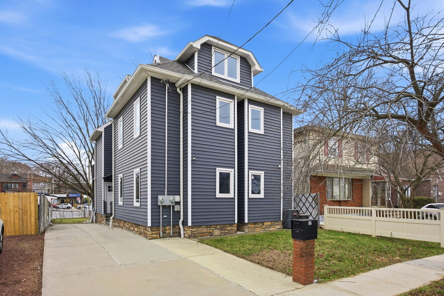 Primary Photo Of 96 Coale Ave, Staten Island Multifamily For Sale