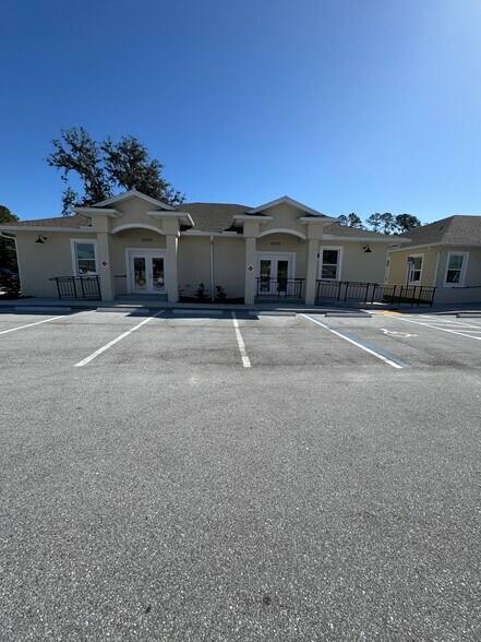 Primary Photo Of 23075-23079 Tabak Ln, Land O' Lakes Medical For Lease