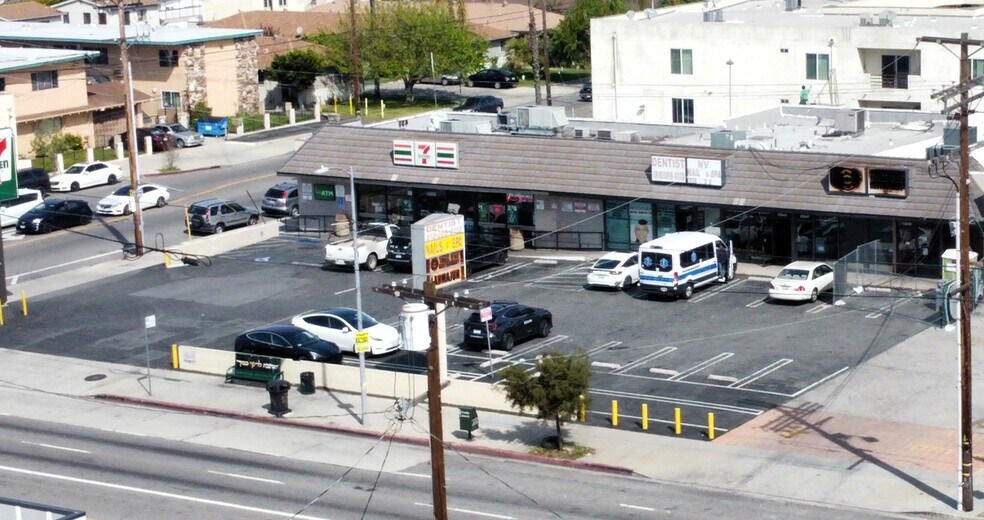 More Photos Of 13245-13253 Victory Blvd, Van Nuys Freestanding For Lease