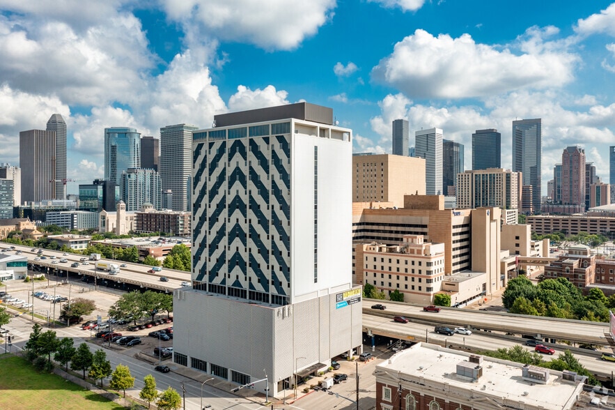 More Photos Of 2000 Crawford St, Houston Office For Sale