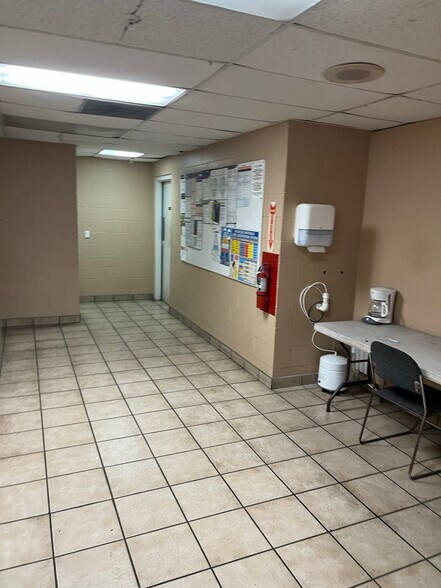 More Photos Of 13320 Metro Pky, Fort Myers Movie Radio TVStudio For Lease
