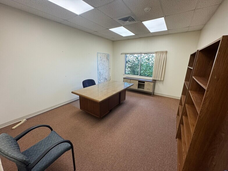 More Photos Of 4616 Enterprise Dr, Bartonville Industrial For Sale