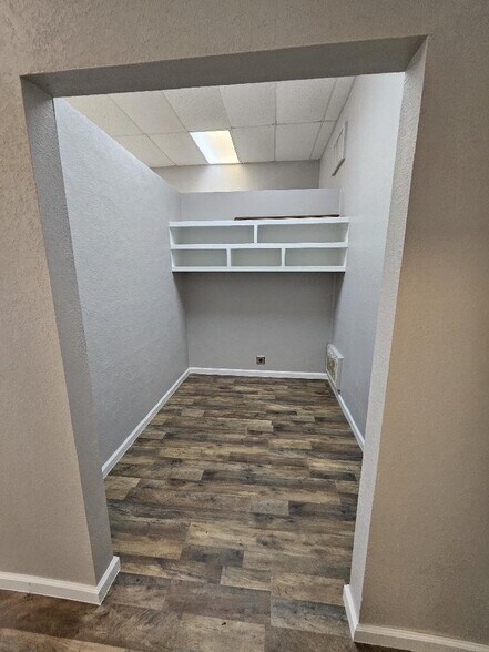 More Photos Of 959 N 3rd St, Langley Storefront For Sale