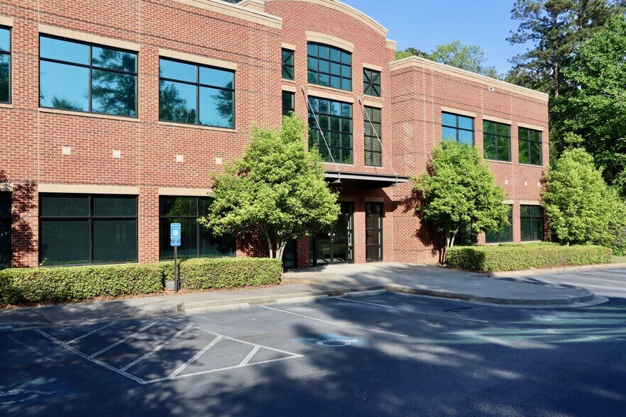 More Photos Of 2002 Commerce Dr N, Peachtree City Office For Lease