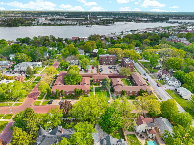 More Photos Of 1203 E 11th St, Davenport Apartments For Sale